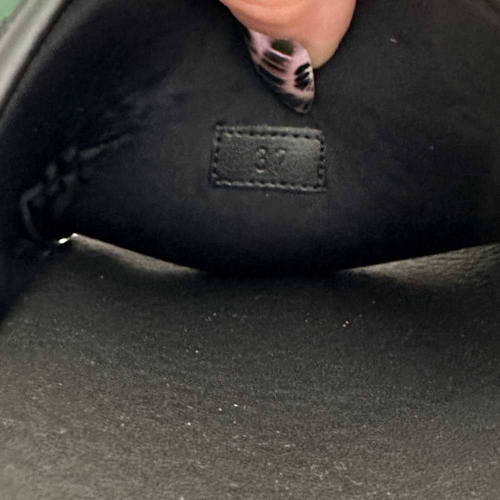 Gucci Padded Slide Sandals - Picture 5 of 8